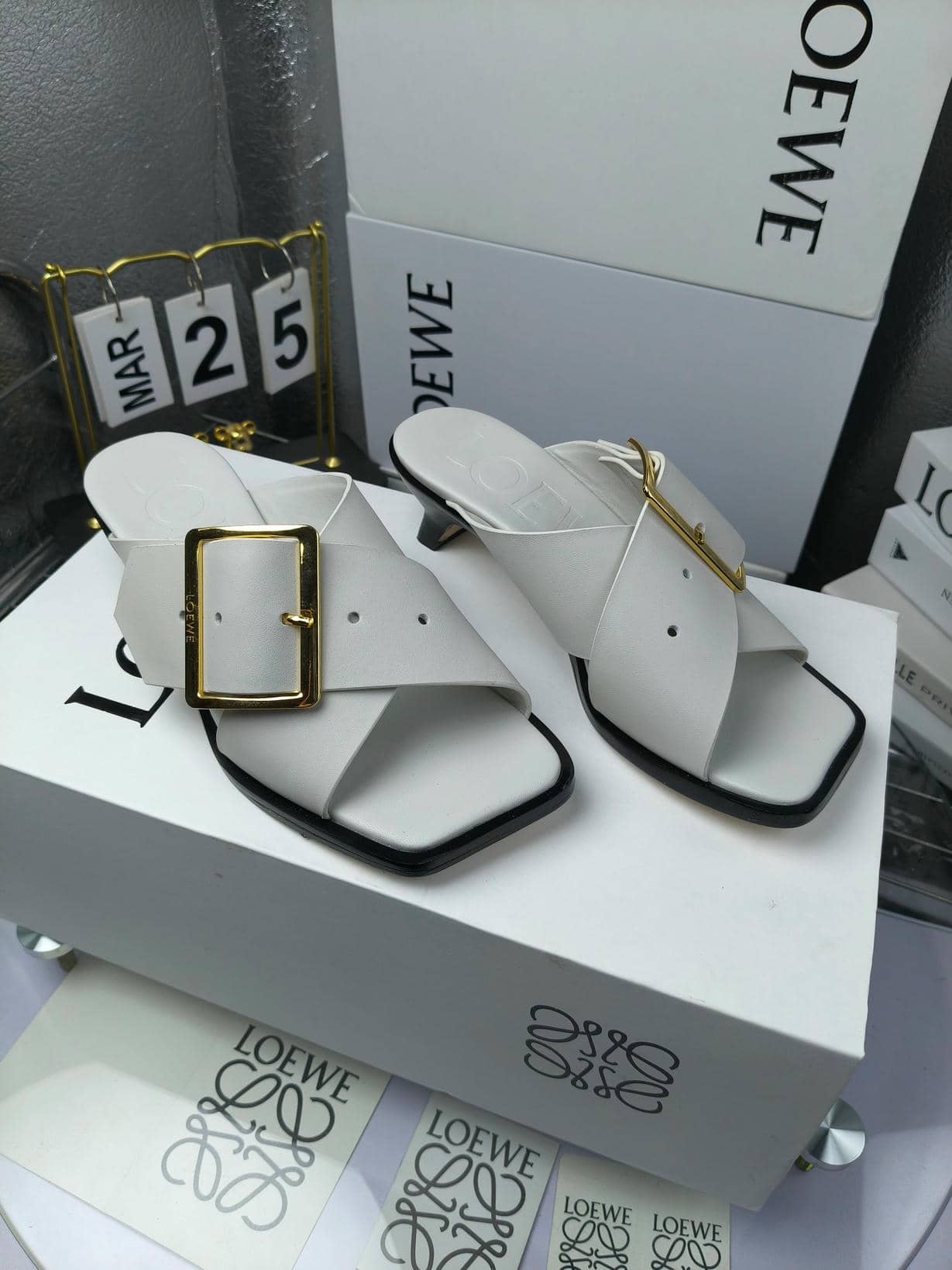 Loewe 25SS slider-4